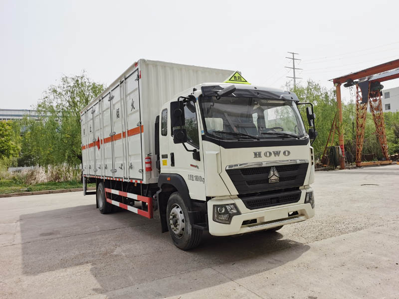 大力牌DLQ5185XRYZZ6型易燃液体厢式运输车